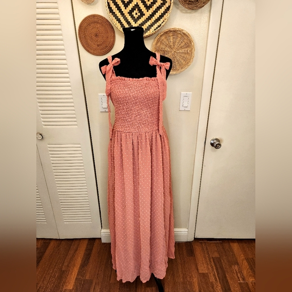 Swiss Dot Maxi Dress With Tie Straps And Side Split - Picture 7 of 8